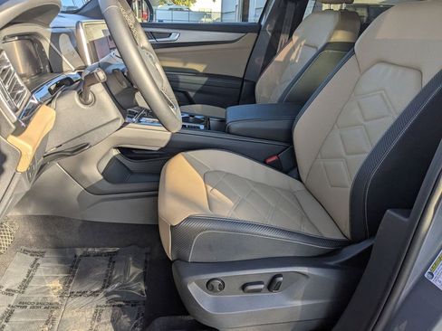 Used 2025 Volkswagen Atlas Cross Sport SE image 20