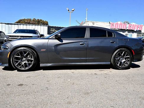 Used 2019 Dodge Charger Scat Pack w/ Plus Group RWD image 4