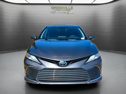 Used 2022 Toyota Camry XLE image 11