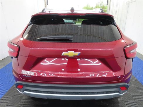 Used 2025 Chevrolet Trax LT w/ LT Convenience Package FWD image 11