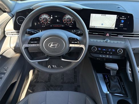 Used 2024 Hyundai Elantra SEL image 11
