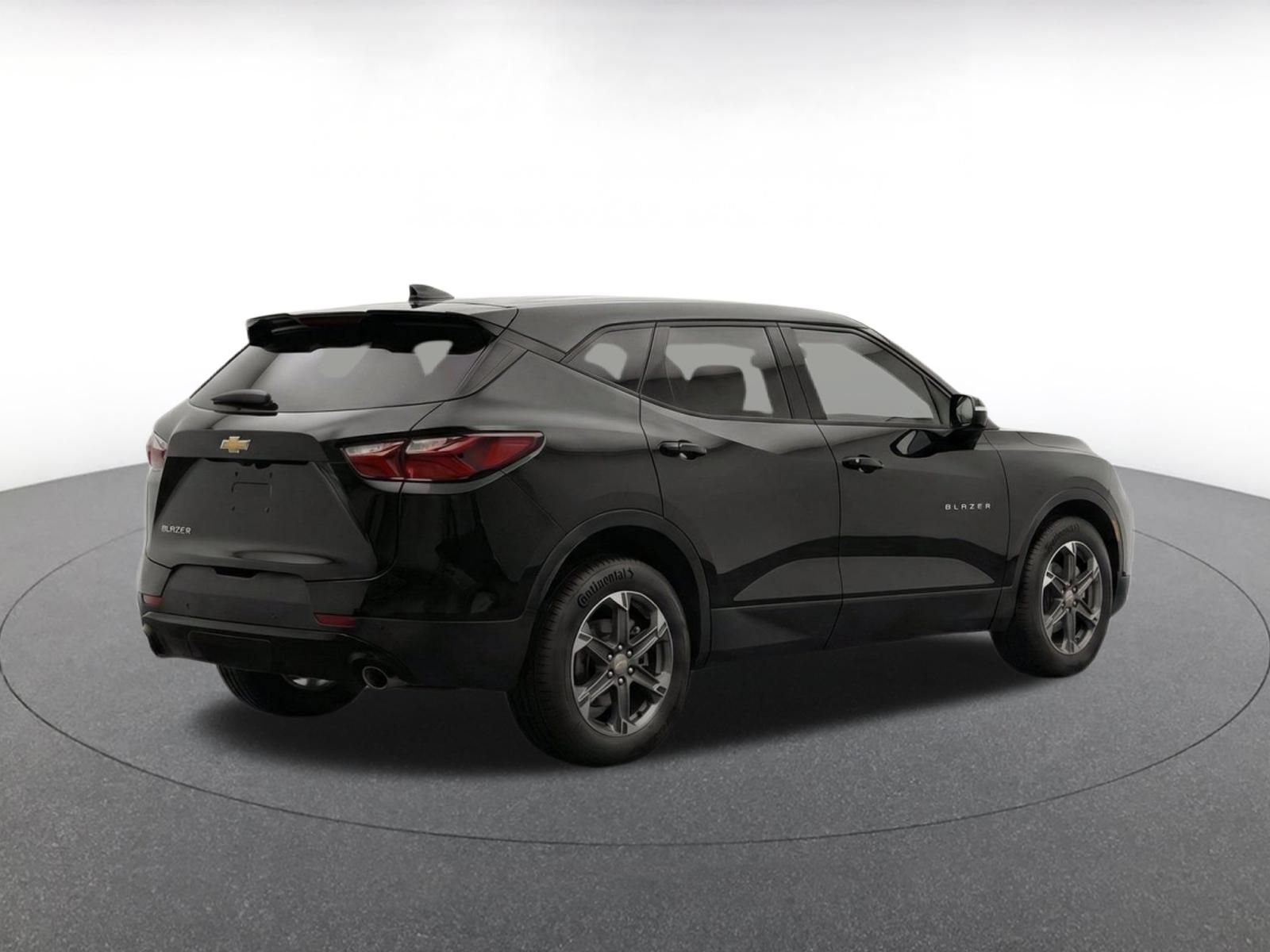 Used 2026 Chevrolet Blazer LT FWD image 8