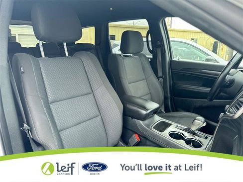 Used 2019 Jeep Grand Cherokee Laredo image 31