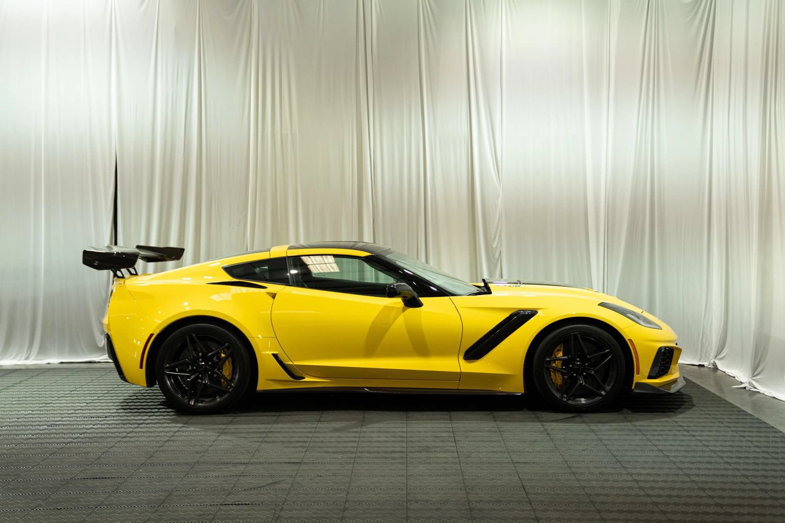 Used 2019 Chevrolet Corvette ZR1 RWD image 7