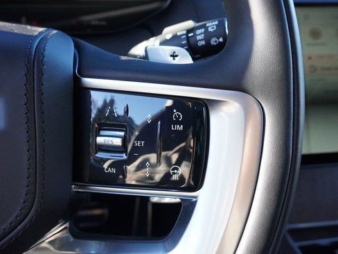 Used 2025 Land Rover Range Rover SE image 45