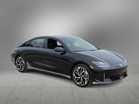 Used 2024 Hyundai Ioniq 6 Limited RWD image 2