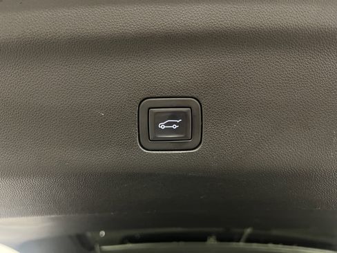 Used 2024 GMC Yukon XL Denali image 14