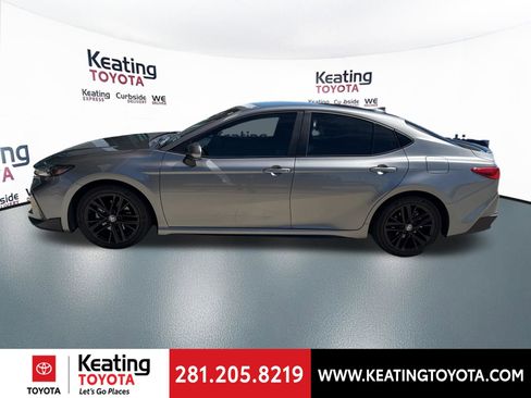 Used 2025 Toyota Camry SE w/ Convenience Package image 4