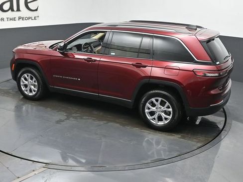 Used 2022 Jeep Grand Cherokee Limited w/ Luxury Tech Group II AWD/4WD image 43