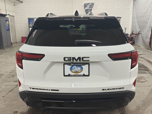 Used 2026 GMC Terrain Elevation w/ Elevation Premium Package image 10