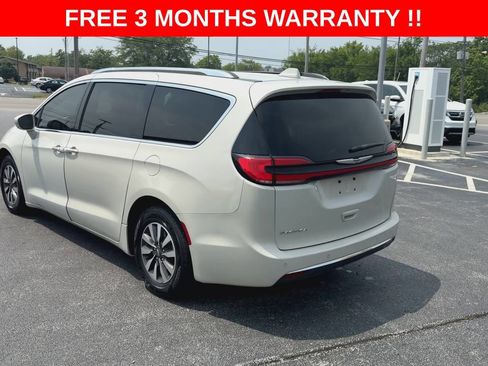 Used 2021 Chrysler Pacifica Touring-L FWD image 6