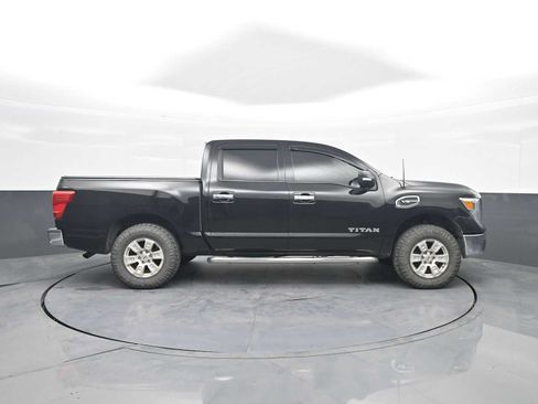 Used 2017 Nissan Titan SV AWD/4WD image 9
