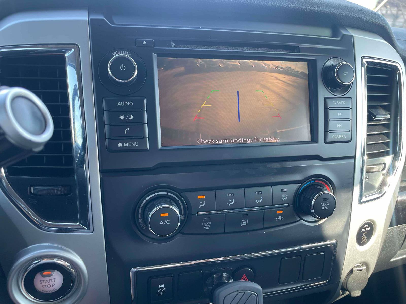 Used 2019 Nissan Titan SV AWD/4WD image 17