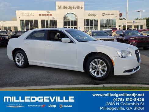 Used 2023 Chrysler 300 Touring RWD image 1