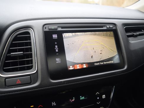 Used 2018 Honda HR-V EX image 10