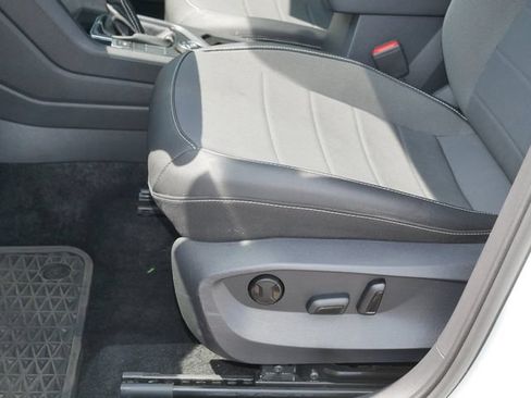 Certified 2023 Volkswagen Taos SE w/ Panoramic Sunroof Package AWD/4WD image 14