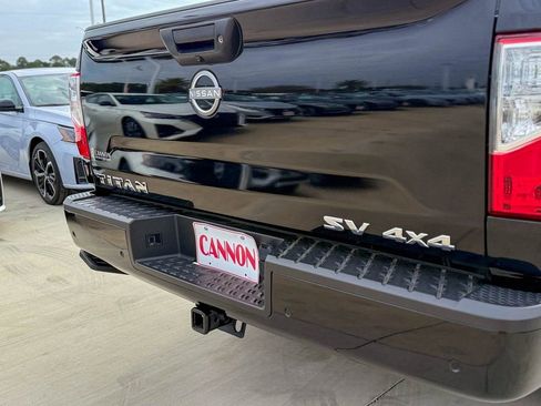 Used 2024 Nissan Titan SV w/ SV Convenience Package image 8