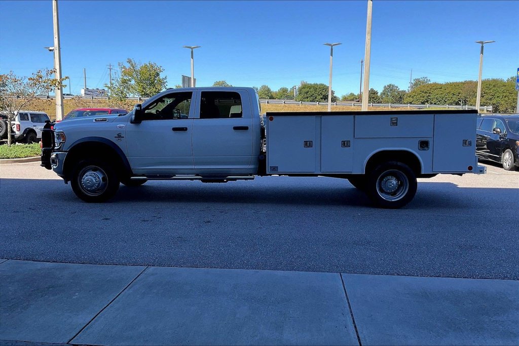 Used 2023 RAM 4500 Tradesman w/ Chrome Appearance Group RWD image 8