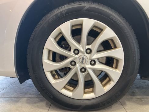 Used 2019 Nissan Sentra SV FWD image 9