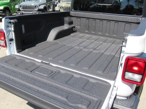 New 2026 Jeep Gladiator Sport AWD/4WD image 28