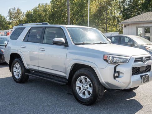 Used 2024 Toyota 4Runner SR5 image 4
