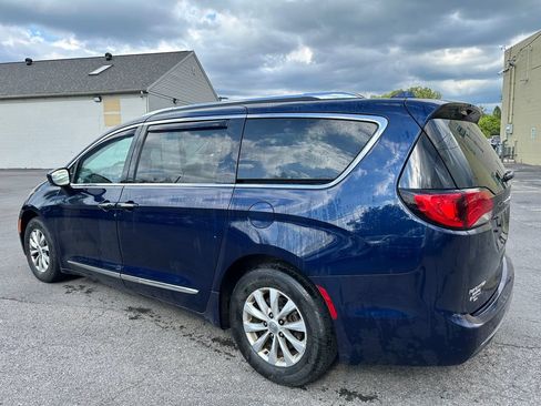 Used 2019 Chrysler Pacifica Touring-L FWD image 14