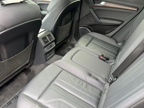 Used 2023 Audi Q5 e Premium Plus w/ Premium Plus Package image 11