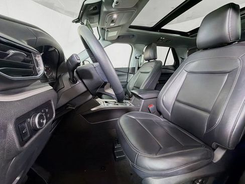 Used 2023 Ford Explorer XLT w/ Equipment Group 202A AWD/4WD image 28