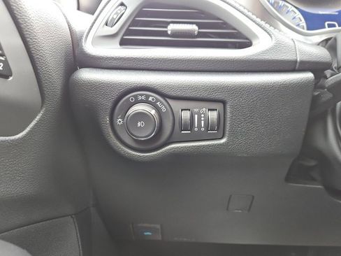 New 2026 Chrysler Pacifica Select image 30