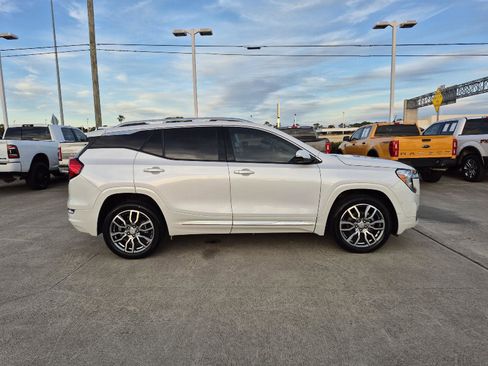 Used 2024 GMC Terrain Denali w/ Denali Premium Package image 23