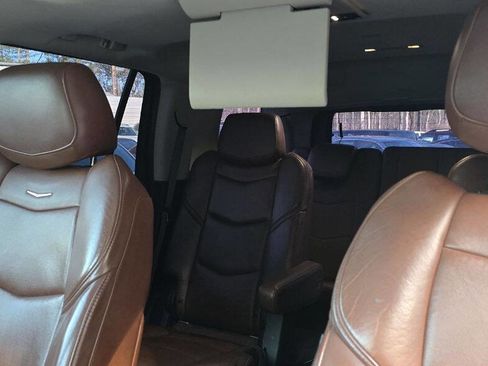Used 2015 Cadillac Escalade Premium image 21