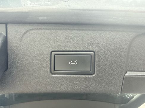 Used 2024 Volkswagen Atlas SE FWD image 23