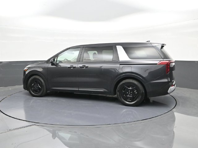 Used 2025 Kia Carnival FWD image 5