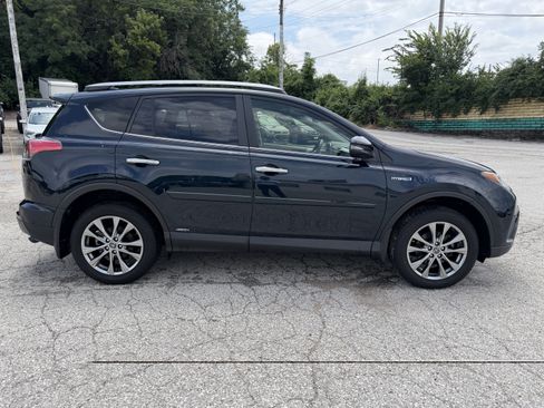 Used 2018 Toyota RAV4 Limited AWD/4WD image 8