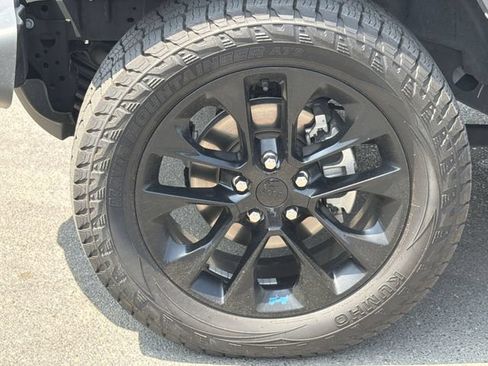 Used 2022 Jeep Wrangler Unlimited Sahara AWD/4WD image 8