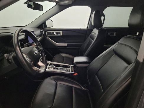 Used 2021 Ford Explorer XLT w/ Equipment Group 202A AWD/4WD image 17
