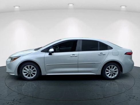 Used 2022 Toyota Corolla LE w/ LE Convenience Package FWD image 5