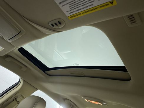 Used 2018 Ford Taurus Limited w/ Driver Assist Package image 10