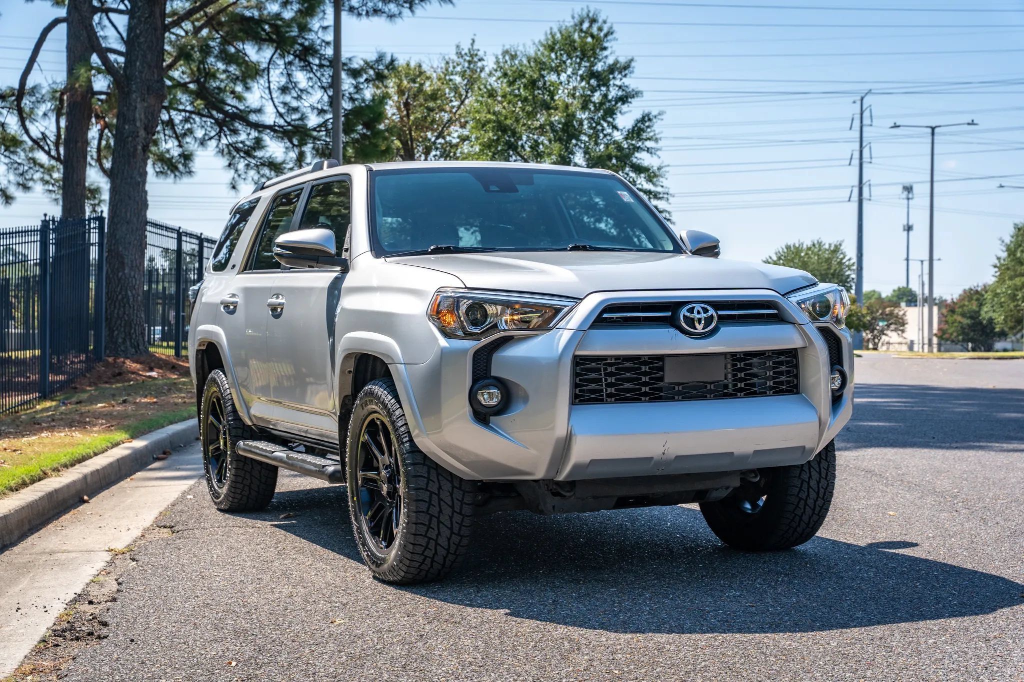 Used 2022 Toyota 4Runner SR5 Premium w/ Moonroof Package AWD/4WD image 3