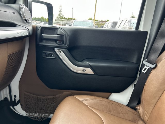 Used 2013 Jeep Wrangler Unlimited Sahara w/ Connectivity Group AWD/4WD image 36