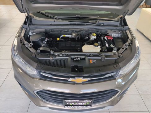 Used 2021 Chevrolet Trax LT w/ LT Convenience Package image 28