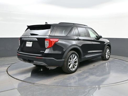 Certified 2022 Ford Explorer XLT w/ Equipment Group 202A image 11