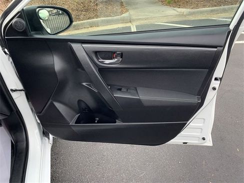Used 2018 Toyota Corolla LE image 13