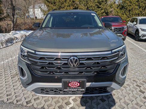 Used 2025 Volkswagen Atlas Peak Edition SE AWD/4WD image 8