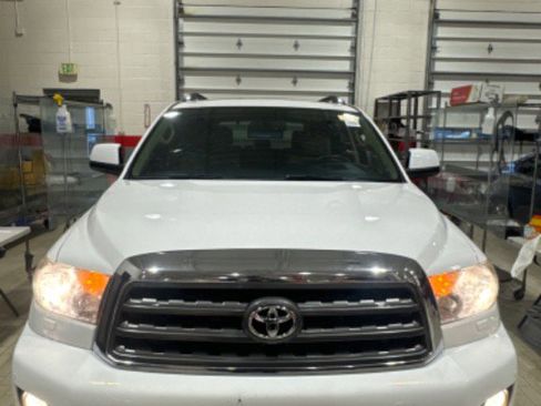 Used 2017 Toyota Sequoia SR5 w/ Premium Package image 38