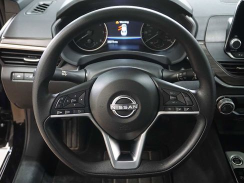 Used 2024 Nissan Altima 2.5 SV image 17