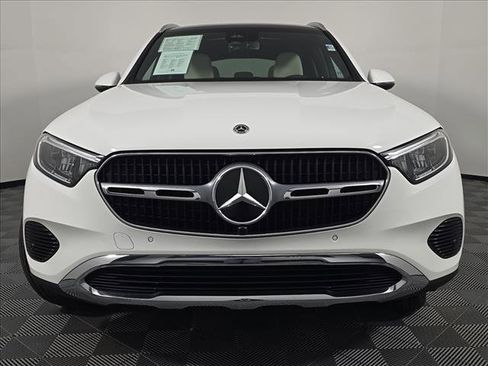 Used 2025 Mercedes-Benz GLC 350e 4MATIC image 10