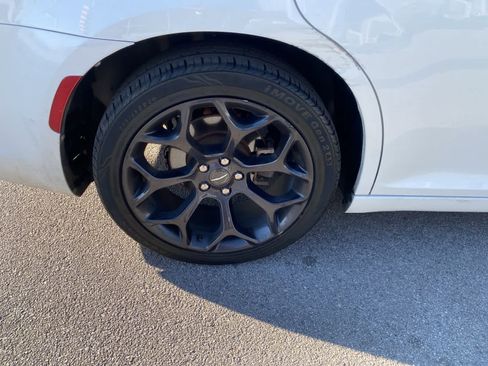 Used 2019 Chrysler 300 S image 6