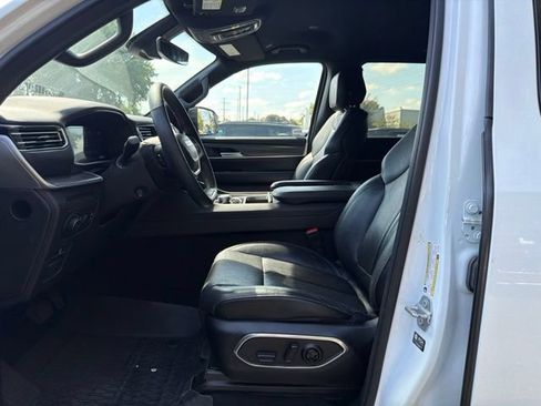 Used 2024 Jeep Wagoneer Series II w/ Flexible Seating Group RWD image 19