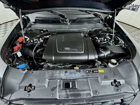 Used 2025 Land Rover Defender 110 S image 28